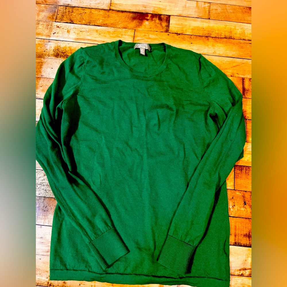 EUC Charter Club Luxury 100 % cashmere green sweater. Size medium but fits small